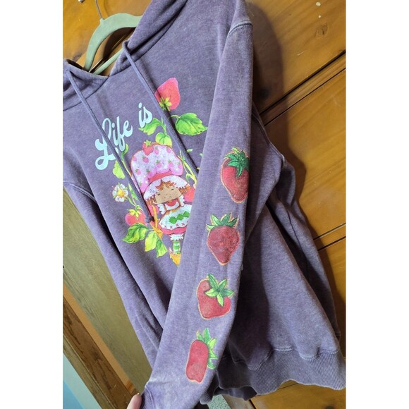 Strawberry Shortcake Hoodie Size Medium Purple Fleece Retro 80's Cartoon - Picture 2 of 6